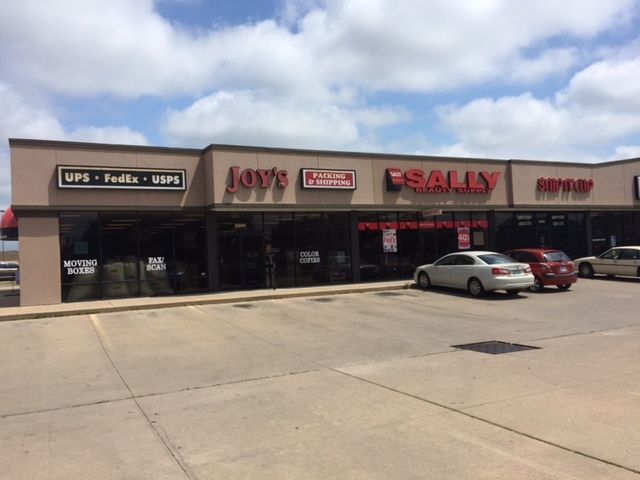 Retail Space-1600-1624 E. 11th Street: 1600-1624 E. 11th Street, Hutchinson, KS 67501